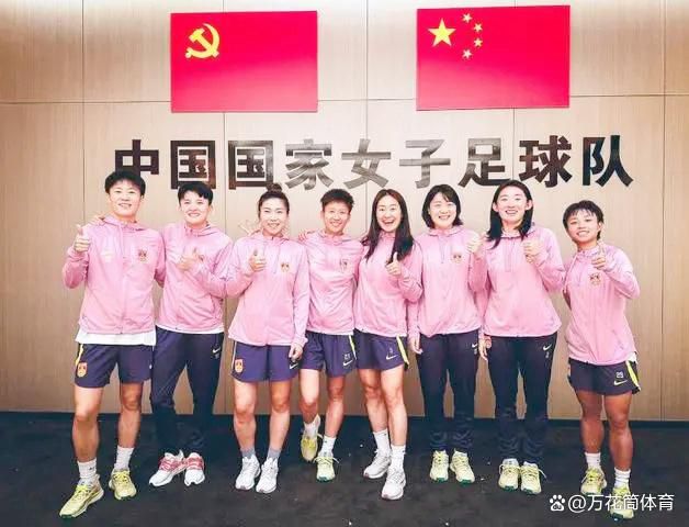 01“参考故宫龙纹打造中国龙”《哪吒1》的彩蛋中，观众已经见识了四海龙王的雏形，《哪吒2》中，龙王们的龙形和人形也进一步细化，每每登场都令人震撼不已。